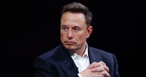 Elon Musk nói AI sắp vượt trội hơn người thông minh nhất